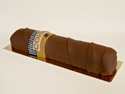 Gâteau en forme de gros cigare, Le Parrain, à personnaliser pour un anniversaire adulte thème Mafia.