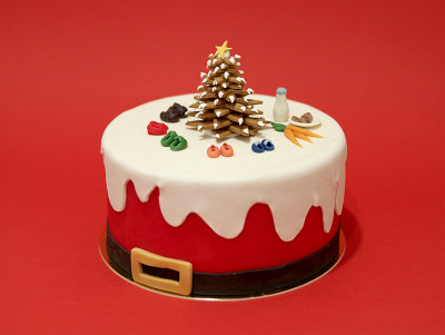 Gâteau de Noël Chez Bogato, Mon Petit Soulier avec Sapin de Noël et petits modelages. Rouge et blanc comme le Père Noël.