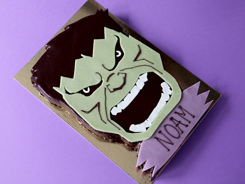 Chez Bogato - Pâtisserie Paris - Gâteau d'anniversaire Hulk à personnaliser avec recette au chocolat !