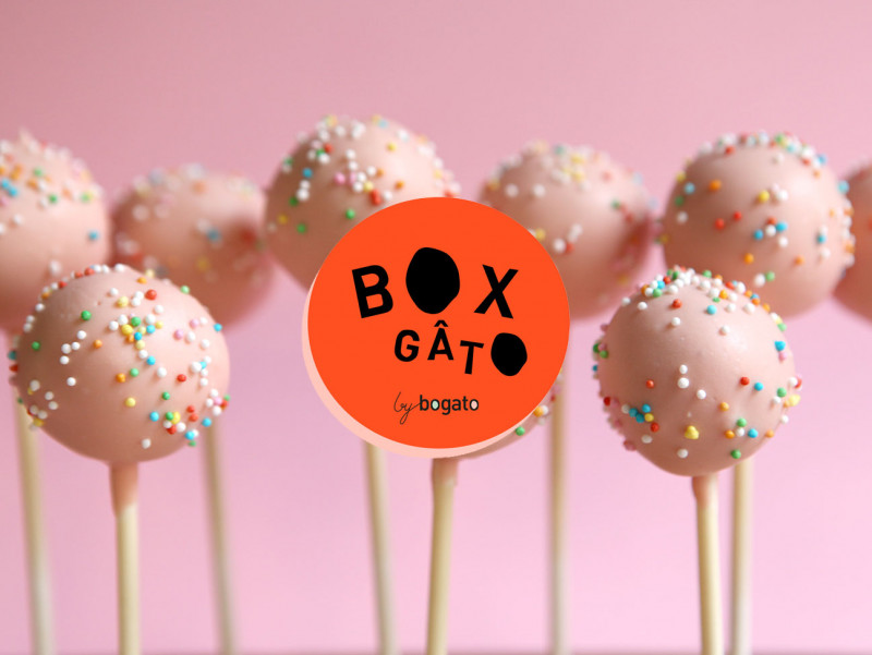 Box composée de 10 cakepops moelleux et/ou moelleux chocolat, en click 1 collect ou en livraison