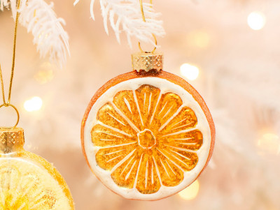 Boule de Noël en forme de rondelle d'orange, à accroche dans son Sapin.