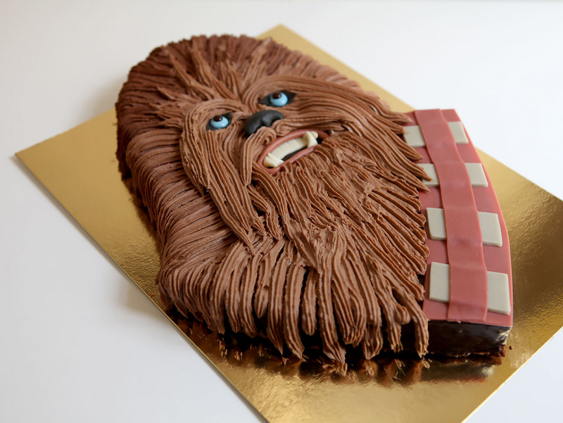 Chez Bogato - Pâtisserie Paris - Gâteau d'anniversaire sur le thème Star Wars avec Chewbecca en chocolat !