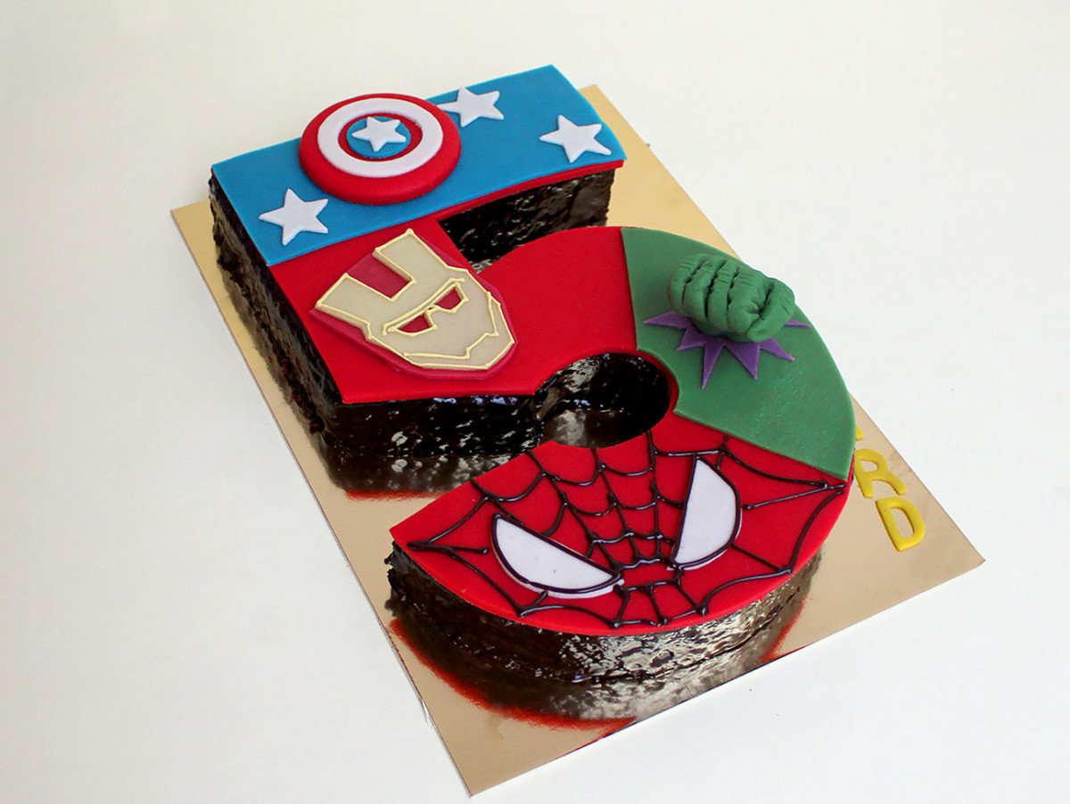 Chez Bogato - Pâtisserie Paris - Gâteau d'anniversaire Super-Héros MARVEL avec Spiderman, Hulk. Captain Amrica, Iron Man.