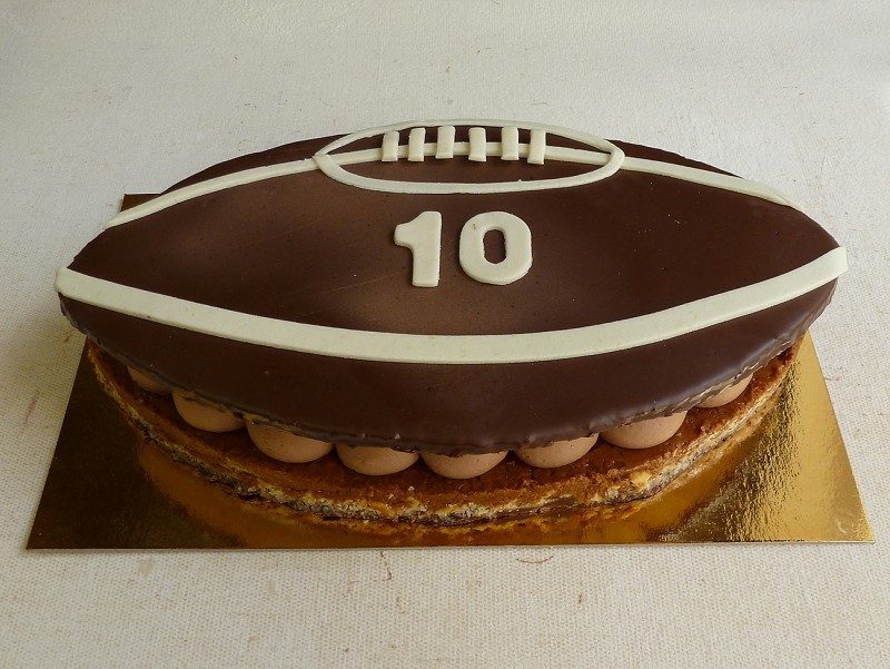 Gâteau Rugby, en forme de ballon de rugby vintage pour un anniversaire ou fêter une victoire !