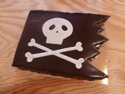 Gâteau de Pirates "À l'abordage" pour un anniversaire à thème, pour les enfants avec recette fondant au chocolat.