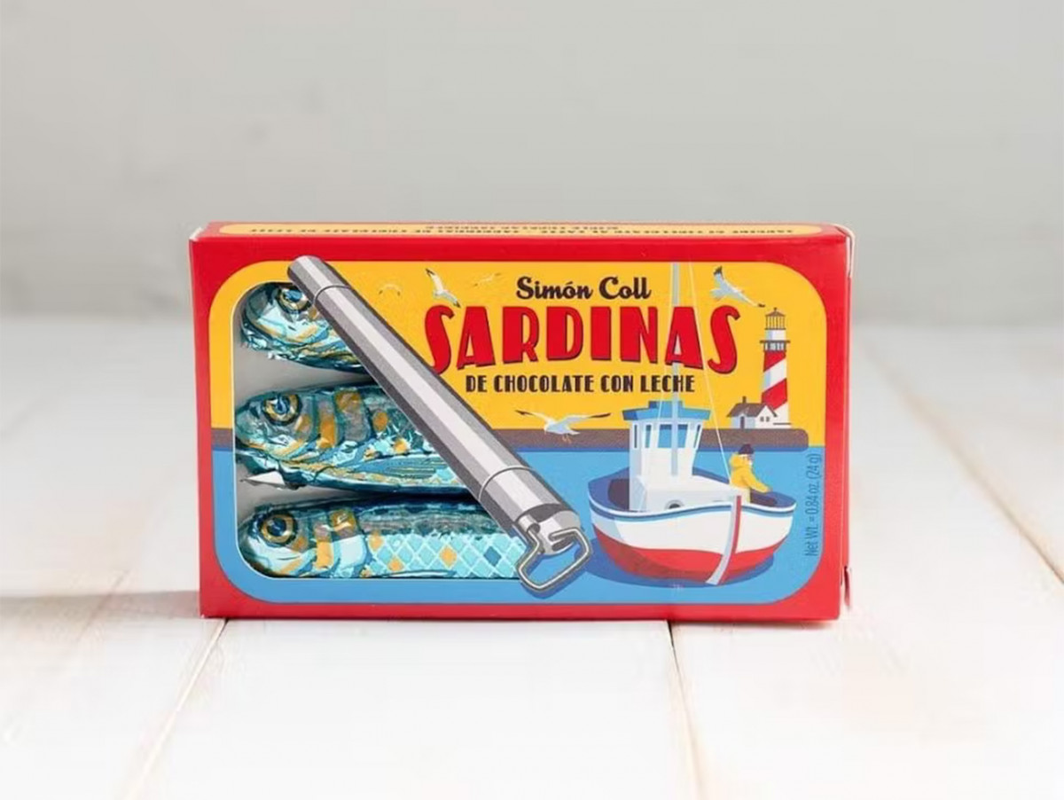 Boîte de 3 sardines chocolat au lait, en conserve avec un joli packaging.