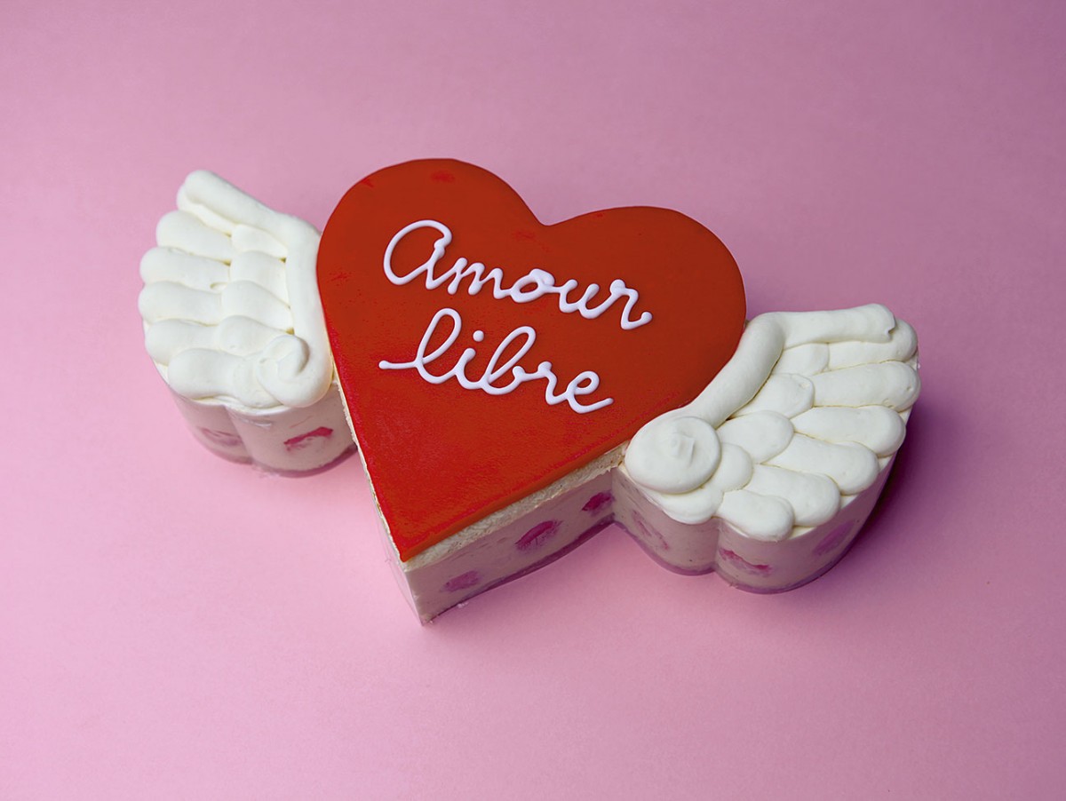 Gâteau Amour libre en forme de coeur ailé et à personnaliser, gâteau à offrir à son amoureuse.