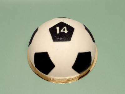 Gâteau ballon de foot à personnaliser pour un Gâteau d'anniversaire, pour les fans de football !