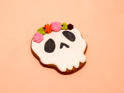 Sablés crâne avec des fleurs, à la vanille, pour Halloween et Dia de Los Muertos.