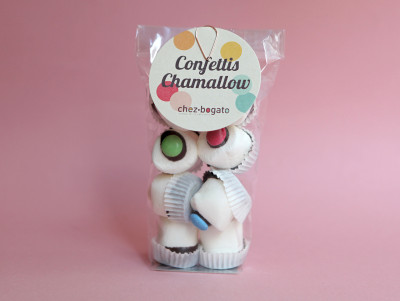 Sachet de Chamallow confettis avec marshmallow ou guimauve, glaçage chocolat et smarties.