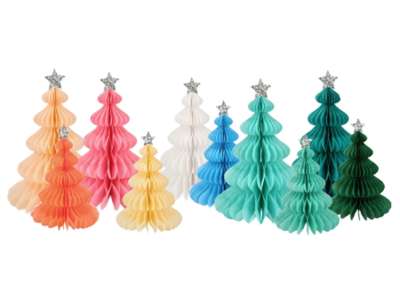 Set de 10 Sapins de Noël de couleurs (rose, orange, vert, bleu...) en nid d'abeille avec étoile, pour une table de fête.