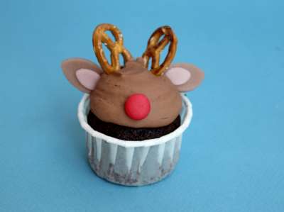 Atelier de pâtisserie pour les enfants à Paris : Atelier Cupcakes de Noël avec Rudloph le renne du Père-Noël. À partir de 4 ans.