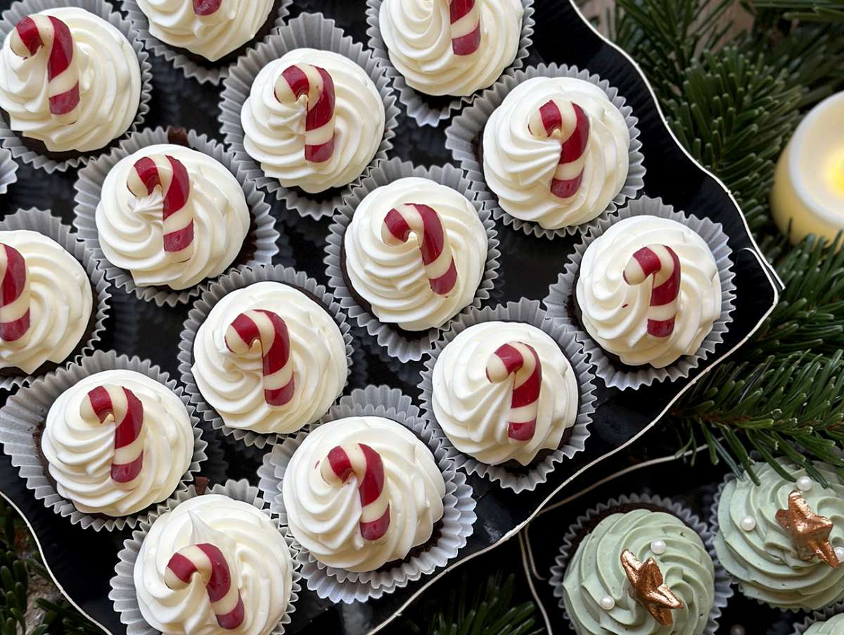 Mini-Cupcakes Sucre d'orge avec biscuit chocolat et ganache au chocolat blanc.