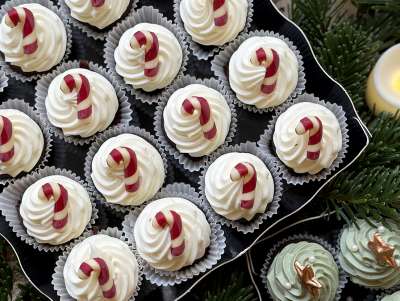 Mini-Cupcakes Sucre d'orge avec biscuit chocolat et ganache au chocolat blanc.