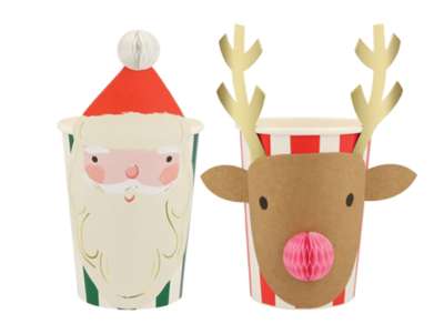 Set de 8 gobelets avec motifs de Rennes avec cerfs en 3D, et de Père-Noël avec bonnet en 3D.