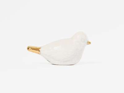 Fève de collection avec un oiseau en porcelaine blanche et or, pour la galette des rois et des reines.