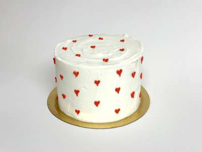 Cream cake style bento cake avec des petits coeurs. Gâteau d'anniversaire.