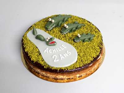 Gâteau à thème pour les anniversaire d'enfants à Paris : La mare aux crocodiles, avec Croustillant noisette & chocolat au lait