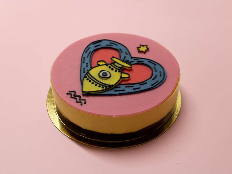 Gâteau d'anniversaire Astro Love avec un dessin de l'artiste française  Virgen. À commander et personnaliser.