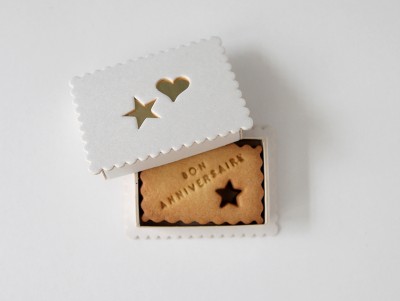 Coffret de sablés personnalisés et gravés Bon anniversaire par Chez Bogato