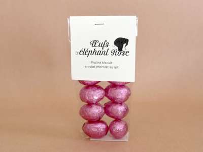 Oeufs au chocolat pour Paques à Paris, praliné avec éclats de biscuits "oeufs d'éléphant rose".