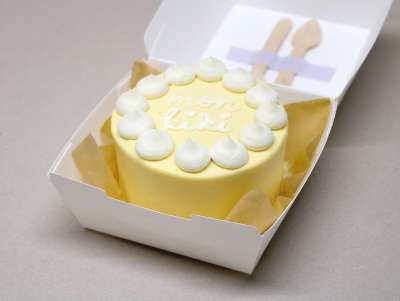 Bento cake Paris "Pastel" de la pâtisserie Chez Bogato, couleur pastel jaune à commander