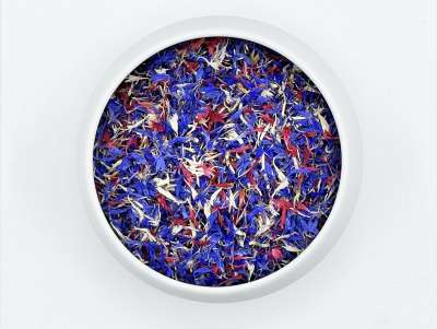 Mélange de fleurs séchées pour la pâtisserie : des pétales de bleuet pour décorer vos gâteaux.