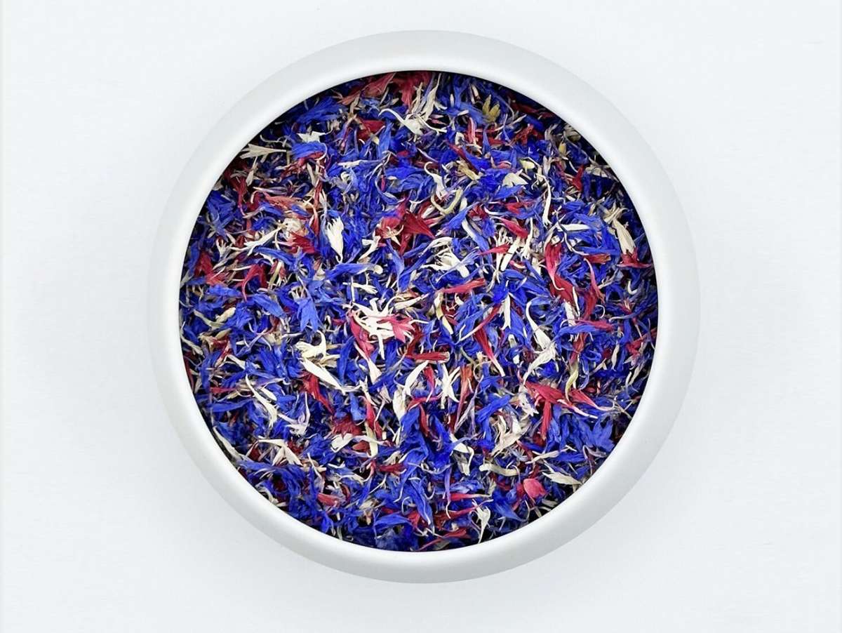 Mélange de fleurs séchées pour la pâtisserie : des pétales de bleuet pour décorer vos gâteaux.