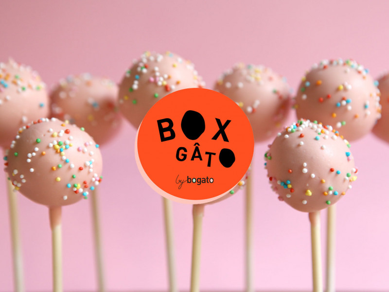Box composée de 10 cakepops moelleux et/ou moelleux chocolat, en click 1 collect ou en livraison Box composée de 10 cakepops moelleux et/ou moelleux chocolat, en click 1 collect ou en livraison