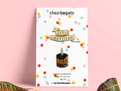 Double Pin's avec banderolle "Joyeux Anniversaire" et gâteau avec une petite bougie