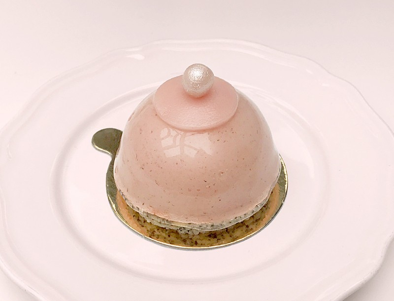 Chez Bogato - Pâtisserie Sein - Téton de Vénus qui ressemble à un sein avec Fraise, pavot & coquelicot Chez Bogato - Pâtisserie Sein - Téton de Vénus qui ressemble à un sein avec Fraise, pavot & coquelicot