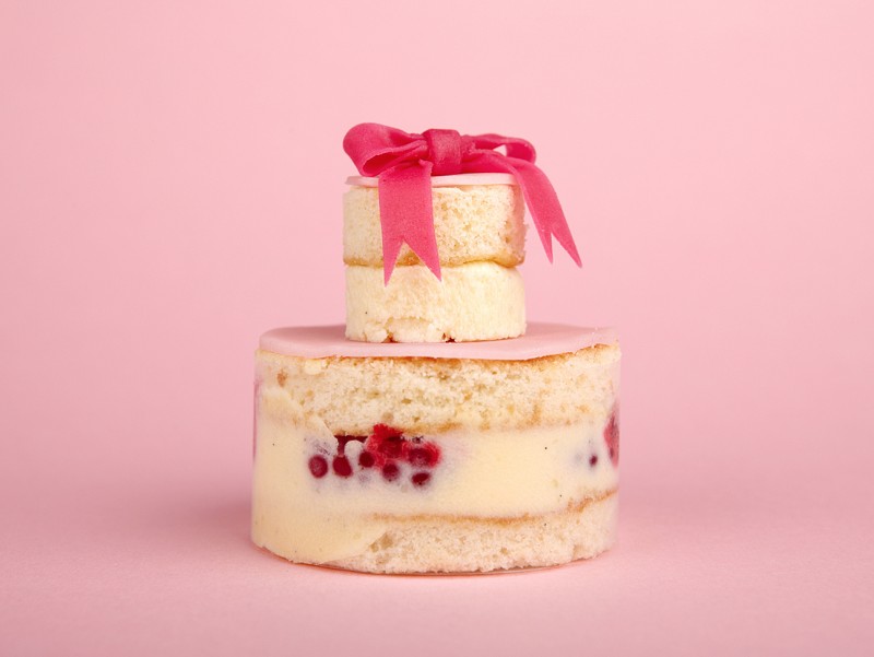 Chez Bogato - Pâtisserie Paris - Chalala rose avec ruban rose, recette framboise et rose Chez Bogato - Pâtisserie Paris - Chalala rose avec ruban rose, recette framboise et rose