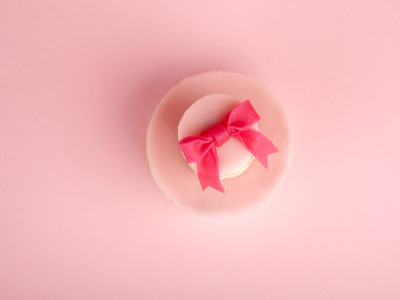 Chez Bogato - Pâtisserie Paris - Chalala rose avec ruban rose, recette framboise et rose