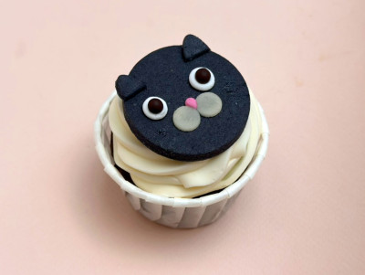 Cupcake chat en crème chat noir, pâtisserie Paris