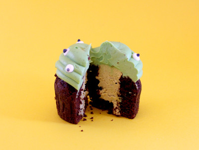 Cupcake d'halloween, cupcake monstre au chocolat et à la pistache de la pâtisserie Chez Bogato.