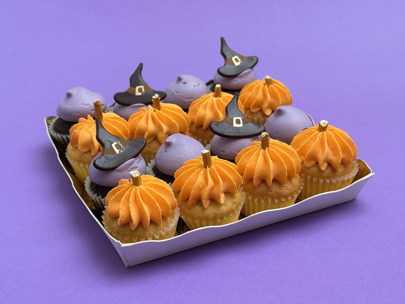 Plateau de mini cupcakes citrouille et sorcière Chez Bogato - Pâtisserie paris, parfait pour Halloween ! Plateau de mini cupcakes citrouille et sorcière Chez Bogato - Pâtisserie paris, parfait pour Halloween !