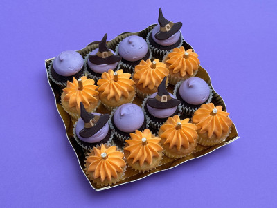 Plateau de mini cupcakes citrouille et sorcière Chez Bogato - Pâtisserie paris, parfait pour Halloween !