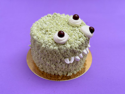 Gateau monstre poilu vert, gateau à theme et gateau d'halloween de la patisserie Chez Bogato