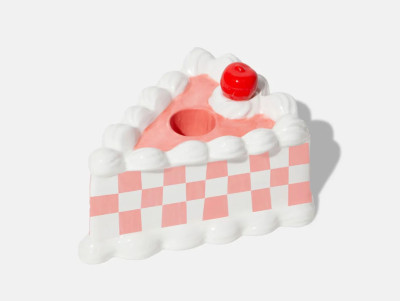 Bougeoir en céramique élégant, blanc et rose, en forme de part de Gâteau cream cake avec cerise