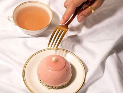 Chez Bogato - Pâtisserie Sein - Téton de Vénus qui ressemble à un sein. Photographie Mylène Comte