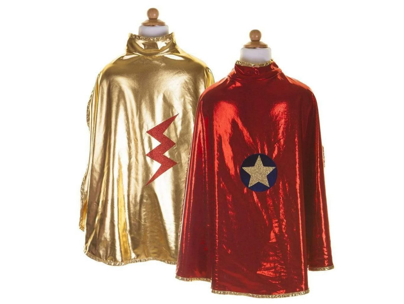 Déguisement pour les enfants, avec une cape de super héros femme type Wonder Woman. Parfait pour un anniversaire à thème !